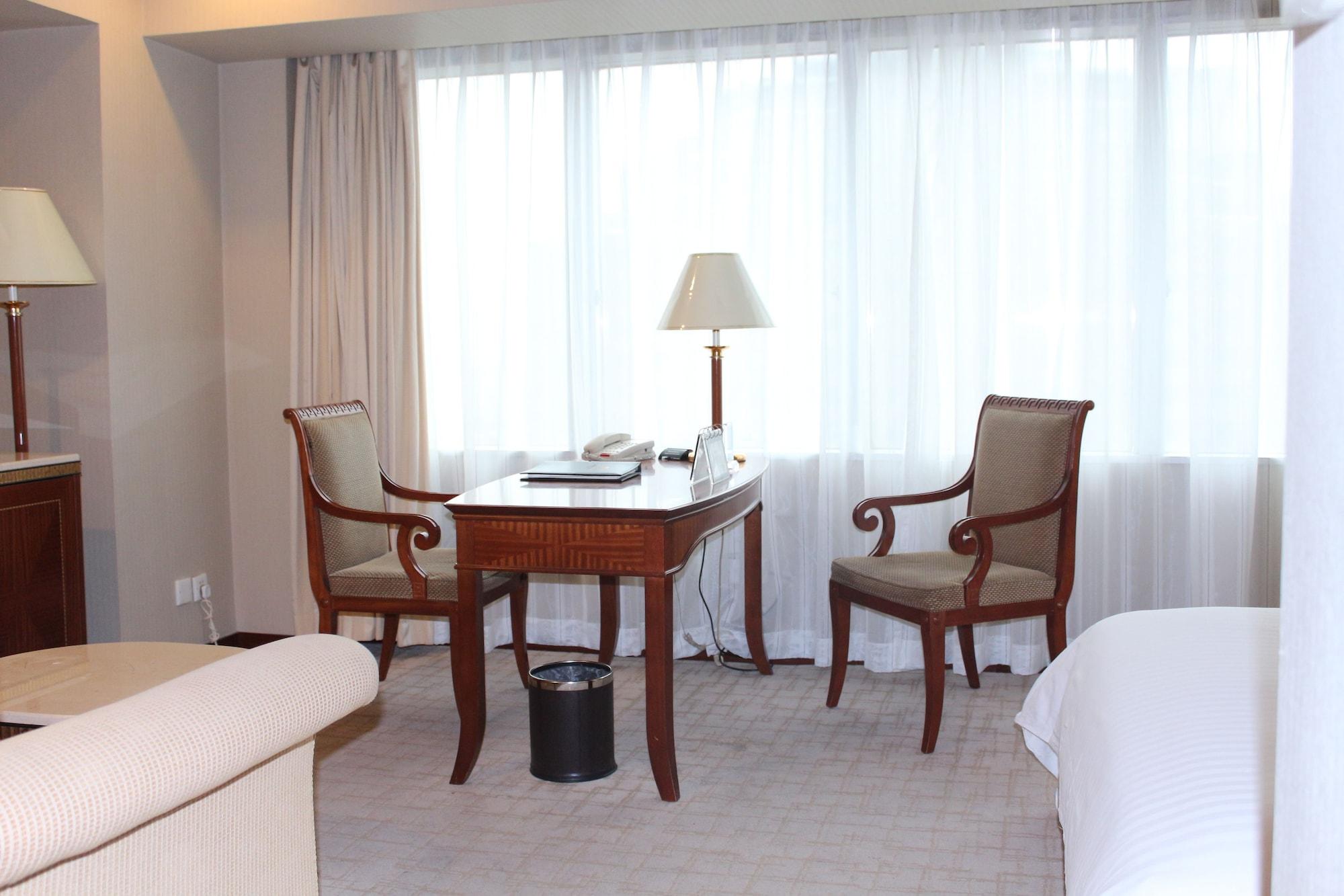 Hotel Jin Jiang Tower 5*